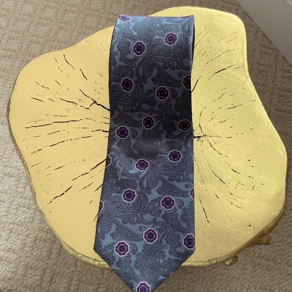 Jones New York Other - Jones New York Men’s Tie. 100% Silk. Paisley Pattern w/ Navy & Burgundy Accents